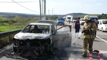 Pendik’te kiralık araç yandı