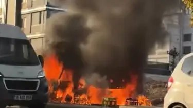 Seyyar kokoreç minibüsü küle döndü