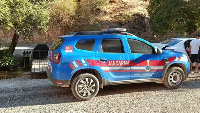 Serinlemeye girdiği derede boğuldu