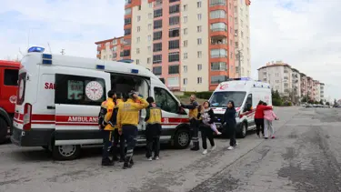 12 katlı binada çıkan yangında 3'ü çocuk, 4 kişi dumandan etkilendi
