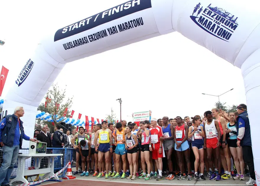 1. Uluslararası Erzurum Yarı Maratonu koşuldu 1. Uluslararası Erzurum Yarı Maratonu koşuldu