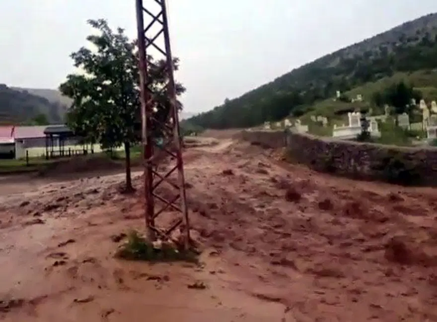 Sağanak birçok kentte hayatı felç etti 