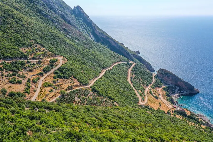 Akdeniz'de korsanların saklandığı Karamağara Koyu turist akınına uğruyor 11