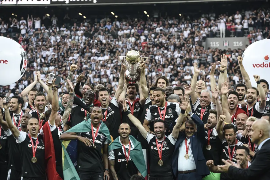 Şampiyon Beşiktaş kupasına kavuştu 13