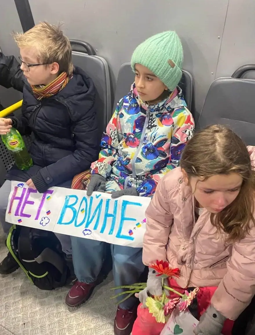 Moskova'da savaş karşıtı 2 anne ve 5 çocuk gözaltına alındı 