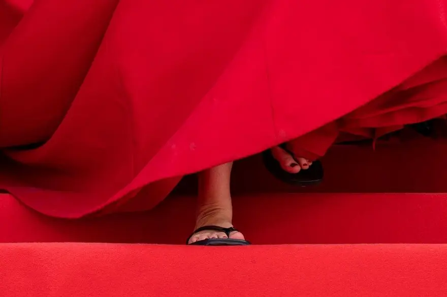 Jennifer Lawrence Cannes Film Festivali'nde neden terlik giydiğini açıkladı 3