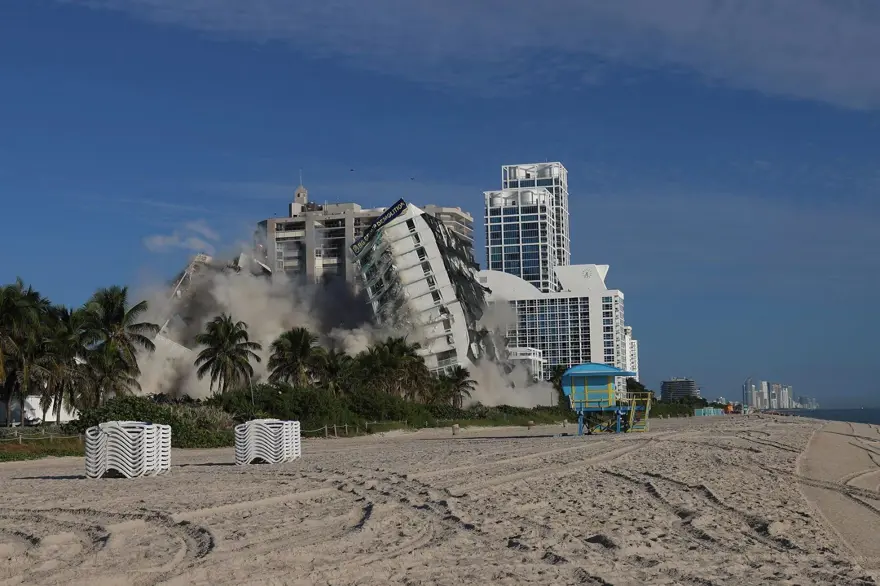 Beatles, Tom Jones, Frank Sinatra ve John F. Kennedy gibi yıldız isimleri ağırlayan Deauville Oteli saniyeler içinde yıkıldı 8 Beatles, Tom Jones, Frank Sinatra ve John F. Kennedy gibi yıldız isimleri ağırlayan Deauville Oteli saniyeler içinde yıkıldı 8