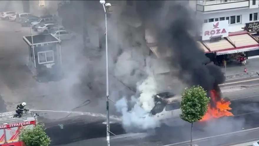 Yolcu minibüsü alev alev yandı 3 Yolcu minibüsü alev alev yandı 3