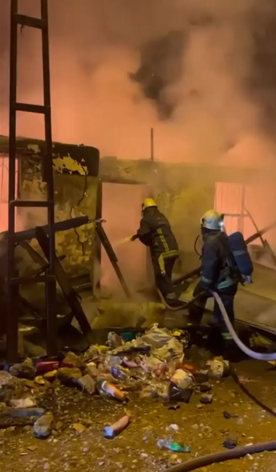 Antalya'da gecekondu yangını 1