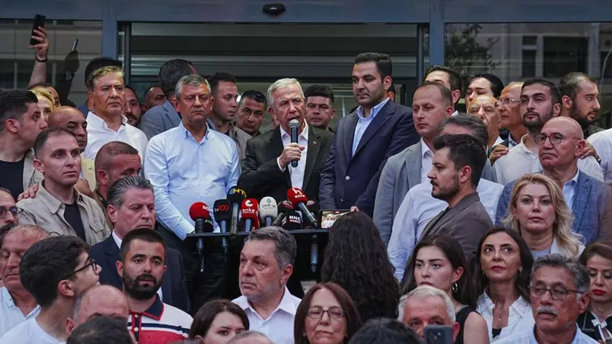 Gözler İstanbul'a çevrildi, bir belediye başkanından daha açıklama geldi. "Yeni Parti'ye geçmiyorum" 4 Gözler İstanbul'a çevrildi, bir belediye başkanından daha açıklama geldi. "Yeni Parti'ye geçmiyorum" 4