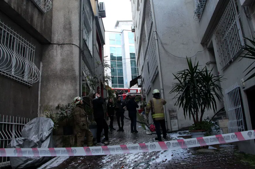 Beyoğlu’nda yangın: 86 yaşındaki kadın ağır yaralı 