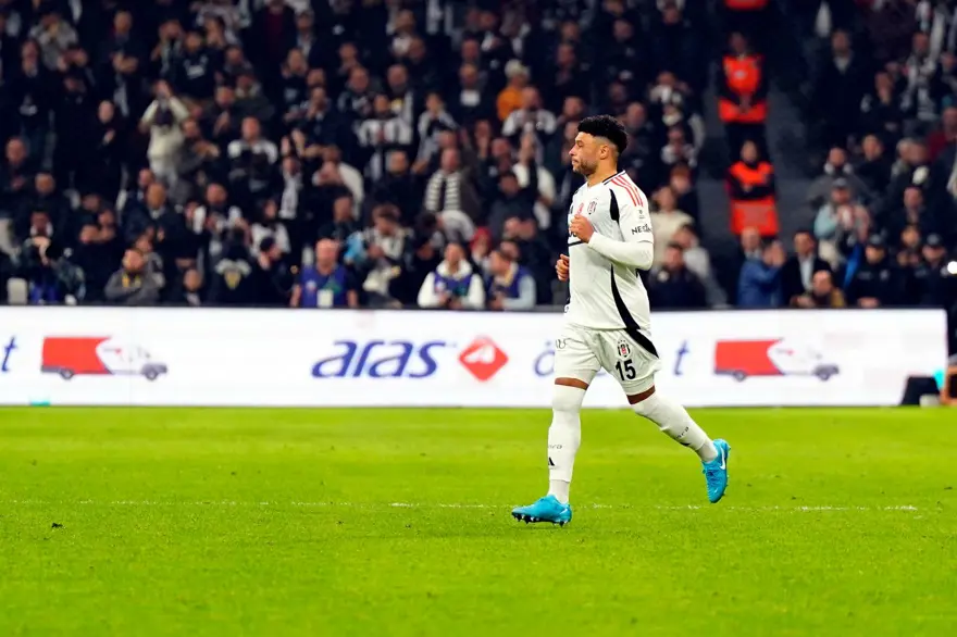 Beşiktaş'ta ayrılacak isimler netleşiyor: Onana, Chamberlain, Masuaku ve Musrati listenin başında 2