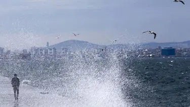Kuvvetli rüzgar ve sağanak uyarısı