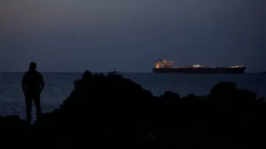 İran devlet televizyonu: Keşm Adası ile Sirik ve Minab kenti açıklarında patlama sesleri duyuldu