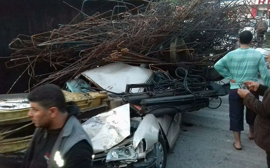 Freni boşalan kamyon, mahalleyi savaş alanına çevirdi 7 Freni boşalan kamyon, mahalleyi savaş alanına çevirdi 7