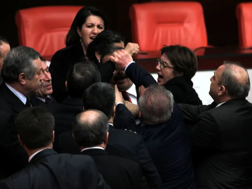 Meclis'te gergin oturum 5