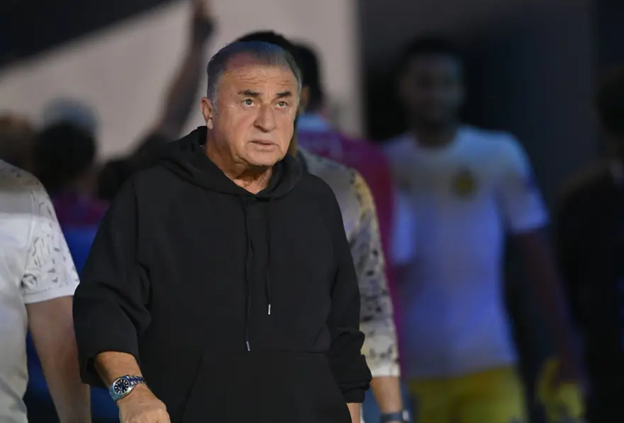 Cristiano Ronaldo'nun fileleri sarstığı maçta Fatih Terim galibiyete izin vermedi: 4 gol, 1 kırmızı kart Cristiano Ronaldo'nun fileleri sarstığı maçta Fatih Terim galibiyete izin vermedi: 4 gol, 1 kırmızı kart