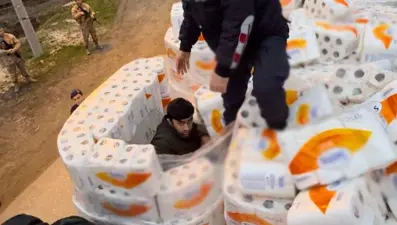 Kağıt havluların arasından 39 göçmen çıktı