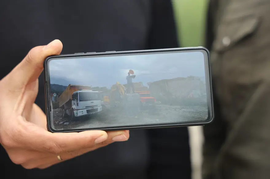 Hafriyat işçilerinden ekskavatör üstünde künefe şovu 5