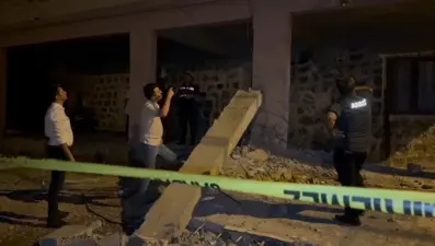 Evin balkonu çöktü, metrelerce yüksekten düştüler: 2'si bebek 5 yaralı