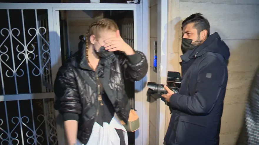 Ünlü isimlerin de aralarında olduğu sosyetenin corona partisine polis baskını 4