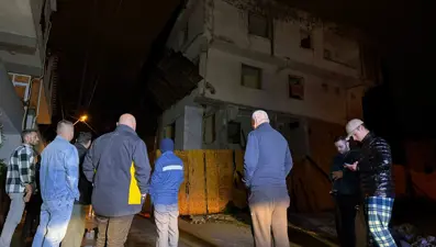 Balıkesir'deki deprem Sakarya'da paniğe neden oldu: Sokak trafiğe kapatıldı