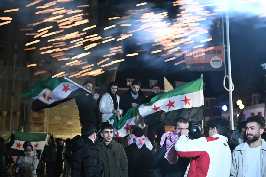 Avrupa'daki Suriyeliler, Baas rejiminin devrilmesini kutladı 11