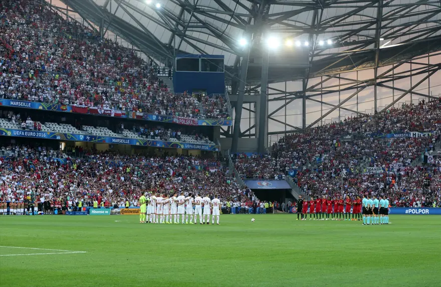 EURO 2016'da İstanbul için saygı duruşu 10