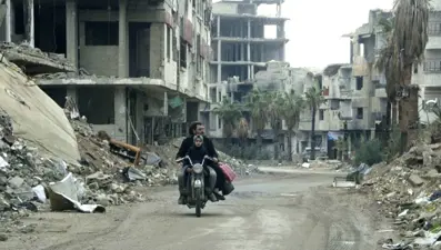 Şam’da enkazlardan dağ oluştu