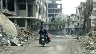 Şam’da enkazlardan dağ oluştu