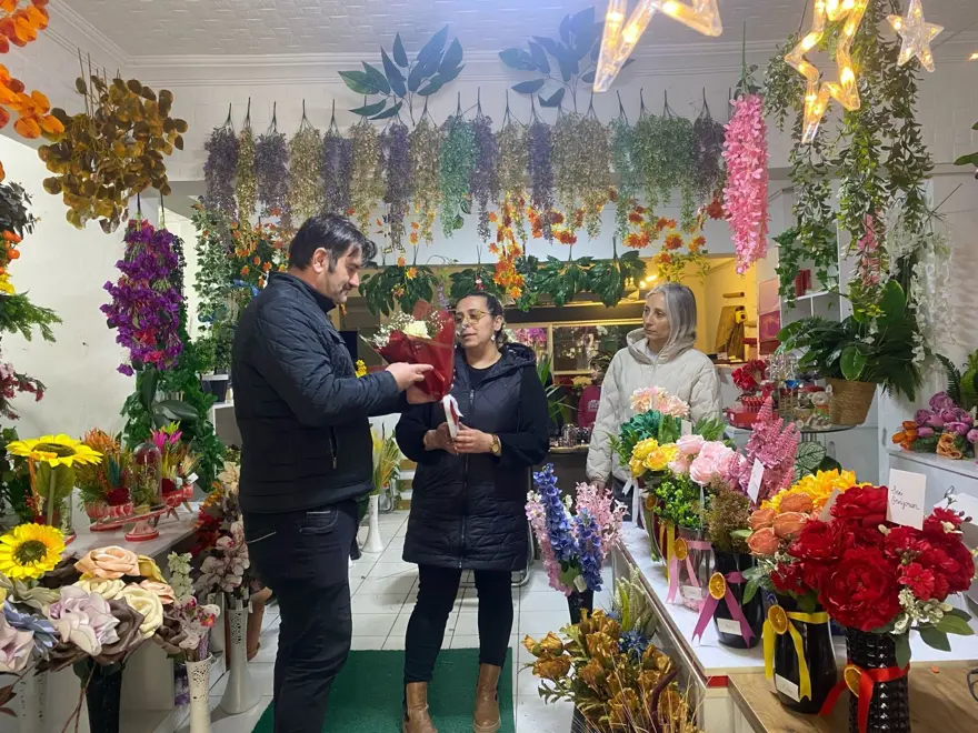 Çiçekçilerin Sevgililer Günü mesaisi başladı: En çok kırmızı gül rağbet görüyor 1