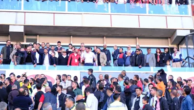 Şampiyonluk umudu kalamayan Eskişehirspor'da başkan taraftarla tartıştı