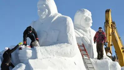 Eksi 14 derecede Sarıkamış şehitlerinin heykellerini yaptılar