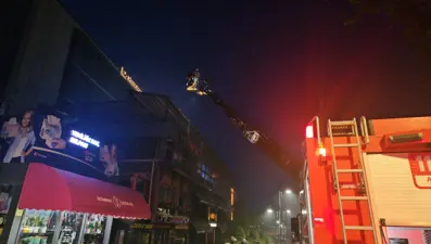 Beşiktaş'ta 3 katlı restoranda çıkan yangın