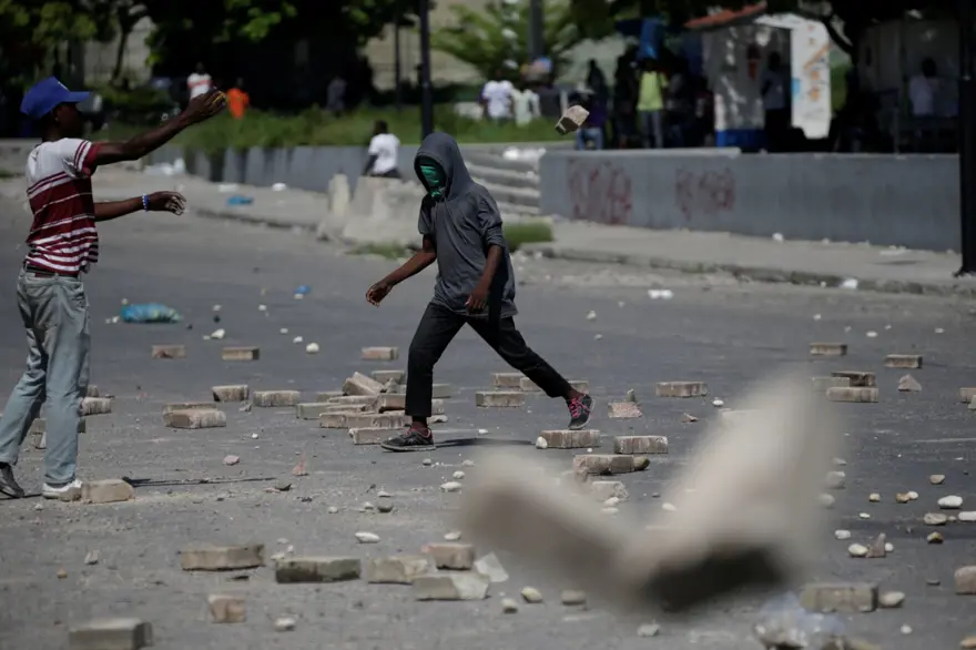 Haiti'de hükümet karşıtı protestolar şiddet olaylarına sahne oluyor 17