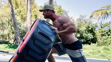 Chris Hemsworth, Thor gibi görünebilmek için günde 8 öğün yiyor