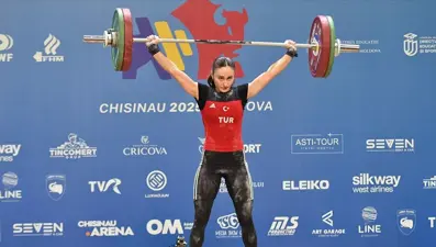 Cansel Özkan, Dünya Halter Şampiyonası'nda bronz madalya kazandı!