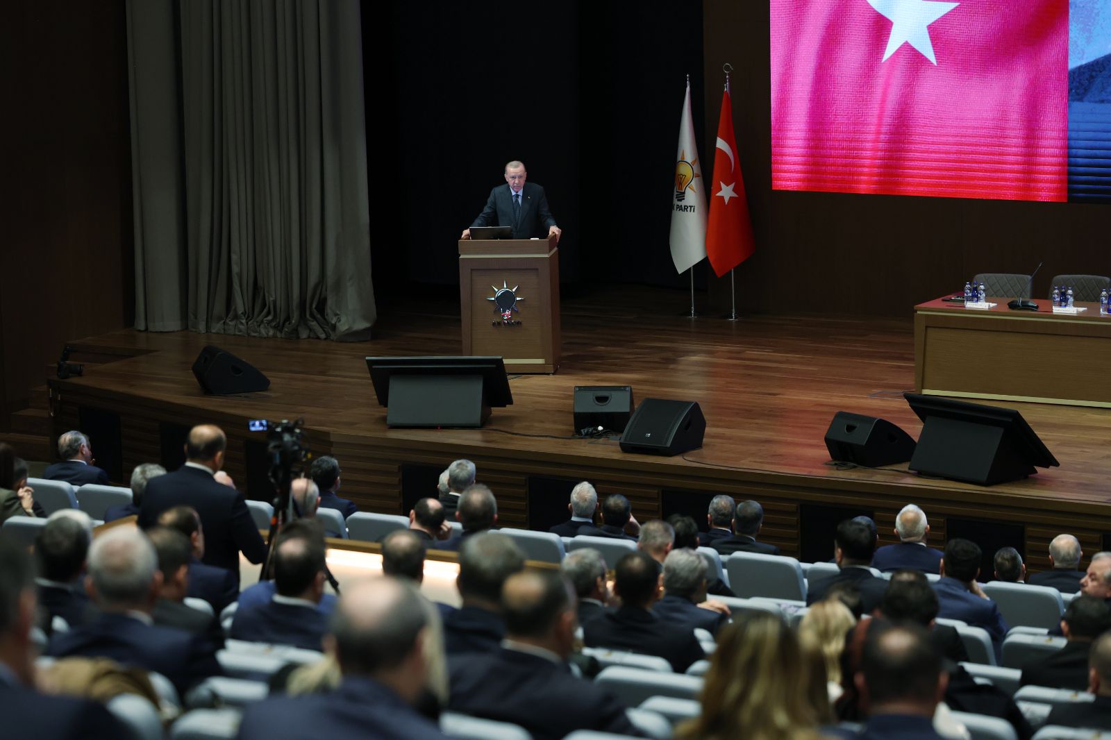 AK Parti'nin yeni MYK üyeleri belli oldu: 9 yeni isim yer aldı