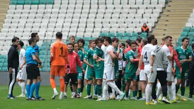 Futbolda protesto: TFF 2’nci Lig’de şampiyonluğa oynayan Vanspor sahadançekildi