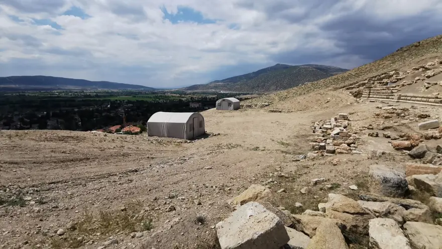 Dünyanın ilk müzik yarışmasının düzenlendiği Apemeia Antik Kenti’nde kazılar tekrar başladı 1