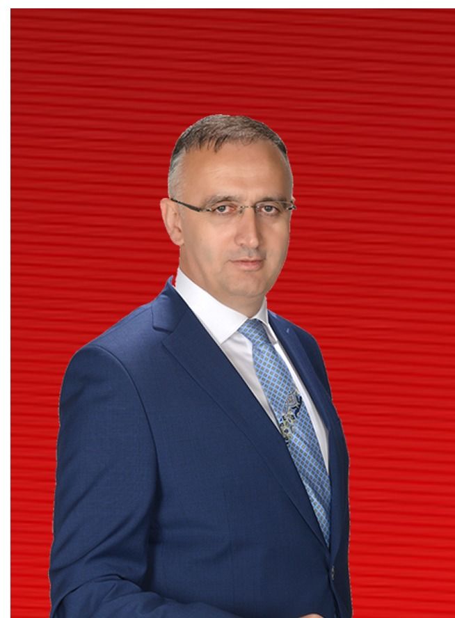 Belediye başkanı, kendisine saldıran kişiyi silahla yaraladı
