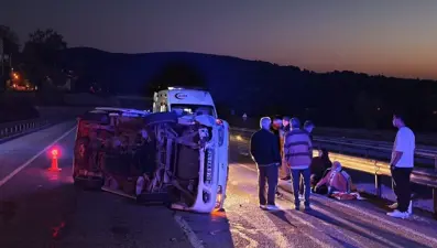 Otomobil ve minibüs çarpıştı: 9 yaralı