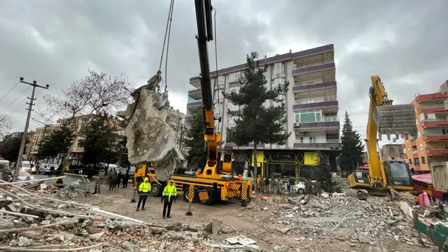 Türkiye yasta | Depremin vurduğu 10 ilden çarpıcı fotoğraflar... 7