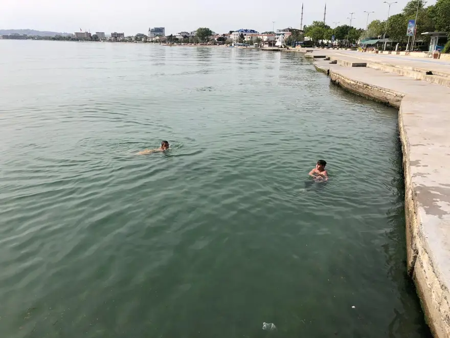 "DENİZDE VİRÜS BULAŞMIYORMUŞ" 3