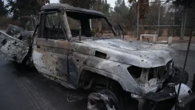 Münbiç'ten kaçan teröristler araçlarını ateşe verdi