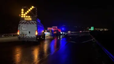 Yolun karşısına geçmeye çalışırken TIR'ın altında kaldı