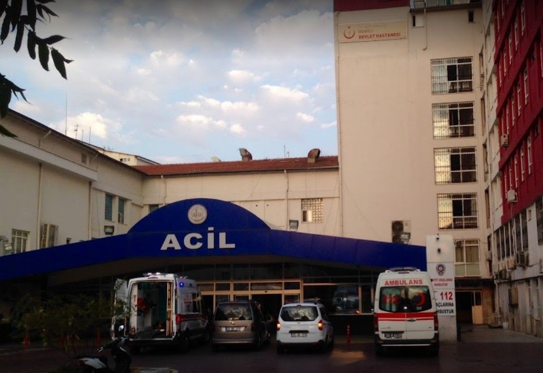Kendisinden ayrılmak isteyen kadını çocuklarının gözü önünde bıçakladı