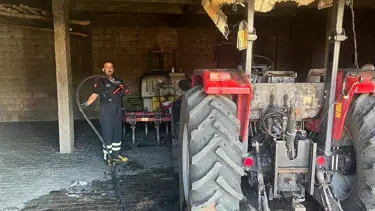 Adıyaman'da depodaki traktör alev aldı