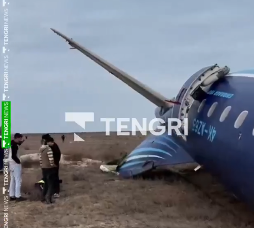 Kazakistan'da yolcu uçağı düştü: 38 kişi öldü 12