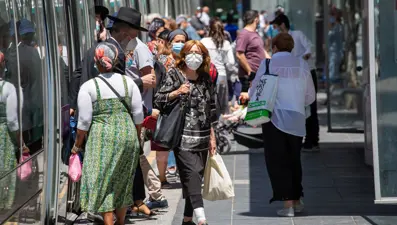 İsrail, tüm ülkeleri Omicron'a bağlı kırmızı listeden çıkartma kararı aldı
